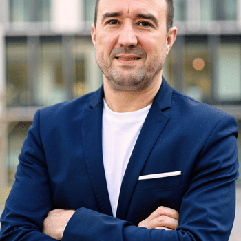 Bald ist es soweit: Euer Immobilienmakler Essen öffnet die Türen! 🏠 Christian Gottschling, Geschäftsführer von GOTTSCHLING Immobilien, Porträtfoto