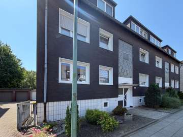 Langjährig vermietet I 7.200 € Jahresmiete I Garage - Hausansicht